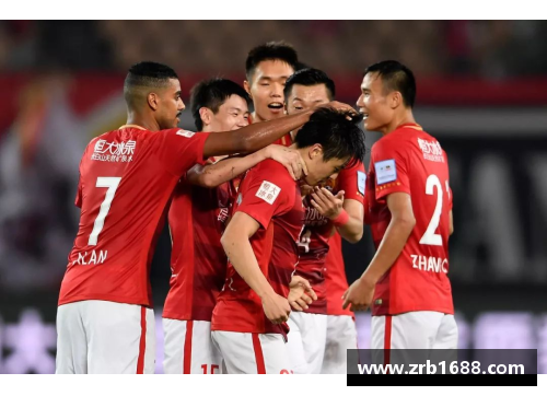 中超巅峰对决：广州恒大挑战上海上港